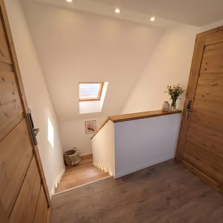 Templomdomb Apartmanhaz Ταπόλκα