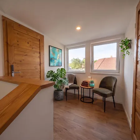 Templomdomb Apartmanhaz 3* Ταπόλκα